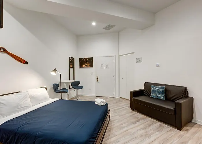 Ground Floor In By 747 Lofts *