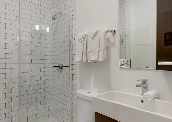 Ground Floor In By 747 Lofts * Chicago