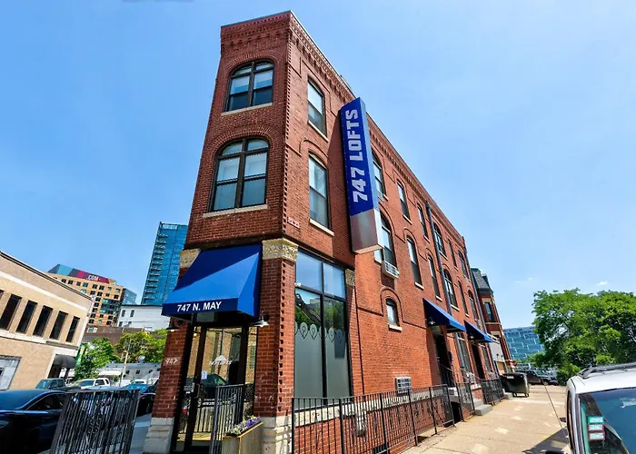 Hotel Ground Floor In By 747 Lofts *