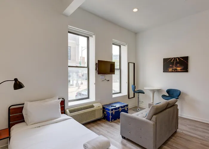 Ground Floor In By 747 Lofts * Chicago